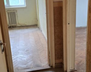 Investitie! Apartament cu 2 camere, decomandat