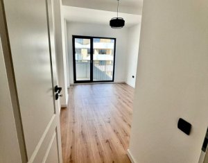 Apartament spatios , finisat , pe strada Eroilor , Floresti