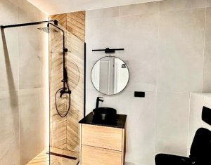 Apartament spatios , finisat , pe strada Eroilor , Floresti