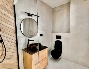 Apartament spatios , finisat , pe strada Eroilor , Floresti