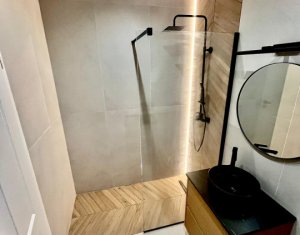 Apartament spatios , finisat , pe strada Eroilor , Floresti