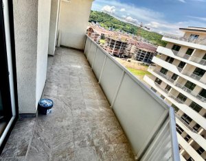 Apartament spatios , finisat , pe strada Eroilor , Floresti