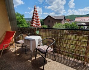Apartament deosebit cu 2 camere, la cheie, în zona de case din Florești.