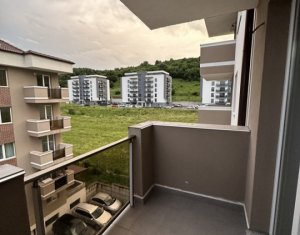 Apartament de 3 camere, 71 mp, mobilat, zona Teilor