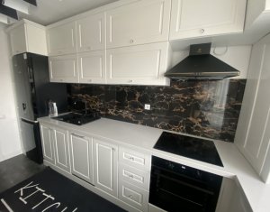 Apartament de lux, 3 camere, mobilat si utilat+garaj, Centru