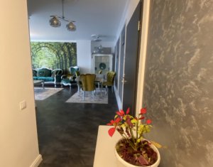 Apartament de lux, 3 camere, mobilat si utilat+garaj, Centru