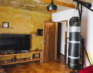 Apartament decomandat cu 3 camere, spatios si luminos, bine intretinut