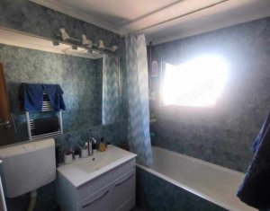 Apartament decomandat cu 3 camere, spatios si luminos, bine intretinut