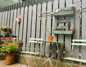 Apartament 2 camere, 2 bai, curte, Floresti