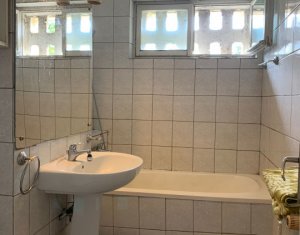 Apartament cu 4 camere, situat la etajul 3, Manastur, strada Primaverii
