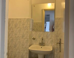 Apartament cu 4 camere, situat la etajul 3, Manastur, strada Primaverii