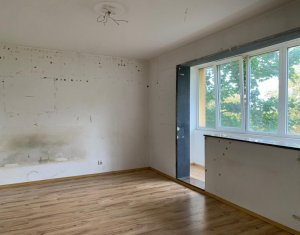 Apartament cu 4 camere, situat la etajul 3, Manastur, strada Primaverii