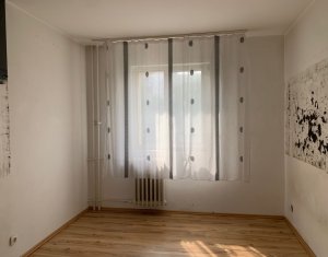 Apartament cu 4 camere, situat la etajul 3, Manastur, strada Primaverii