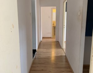 Apartament cu 4 camere, situat la etajul 3, Manastur, strada Primaverii