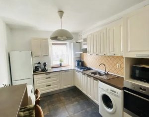 Apartament decomandat, 3 camere, 80mp, parcare cu CF, Floresti