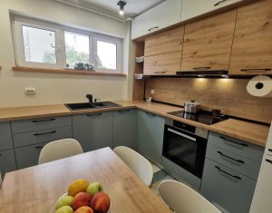  Apartament 4 camere decomandate, renovat