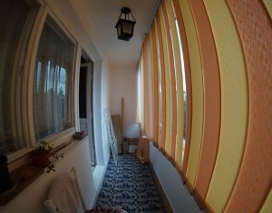 Apartament cu 4 camere decomandat scoala Ion Creanga
