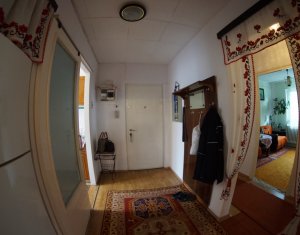 Apartament cu 4 camere decomandat scoala Ion Creanga