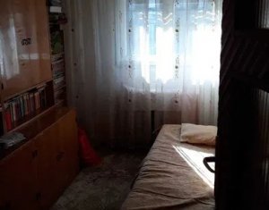 Apartament cu 4 camere decomandate, la etajul 1, in Piata Ion Mester