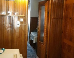 Apartament cu 4 camere decomandate, la etajul 1, in Piata Ion Mester