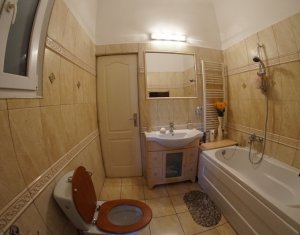 Apartament 3 camere, confort sporit, etaj intermediar, zona Horea