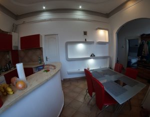 Apartament 3 camere, confort sporit, etaj intermediar, zona Horea