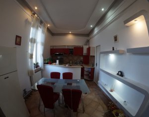 Apartament 3 camere, confort sporit, etaj intermediar, zona Horea