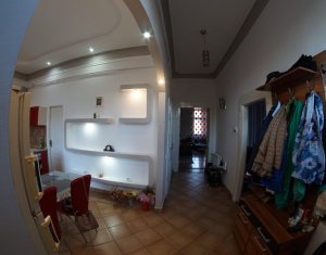 Apartament 3 camere, confort sporit, etaj intermediar, zona Horea