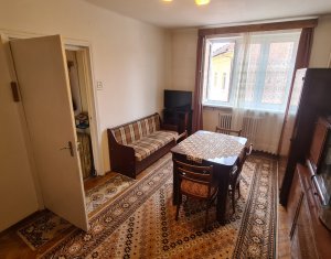 Apartament 2 camere, zona Garii, etaj 3, finisaje clasice ! 