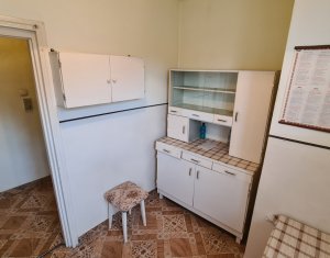 Apartament 2 camere, zona Garii, etaj 3, finisaje clasice ! 