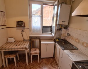 Apartament 2 camere, zona Garii, etaj 3, finisaje clasice ! 