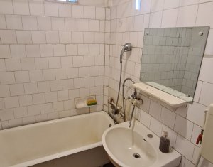 Apartament 2 camere, zona Garii, etaj 3, finisaje clasice ! 