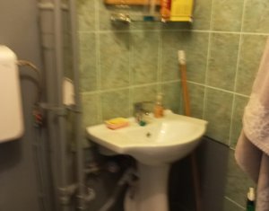 De vanzare apartament cu 3 camere, 2 bai, Calvaria