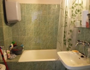 De vanzare apartament cu 3 camere, 2 bai, Calvaria