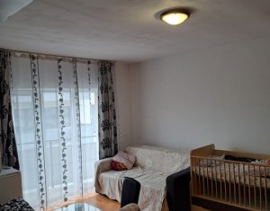 Apartament cu doua camere + balcon, strada Stejarului, Floresti