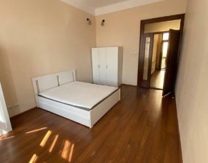 Apartament 3 camere, centru, cladire istorica, etaj intermediar