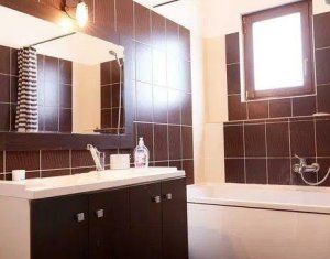 Apartament 3 camere, centru, cladire istorica, etaj intermediar