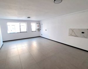 Vanzare apartament 3 camere in Floresti