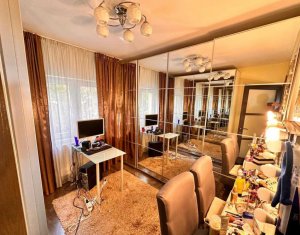 Apartament 4 camere decomandate, 2 balcoane, etaj unu, zona Agricultorilor