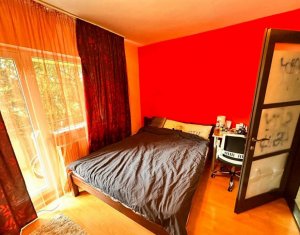 Apartament 4 camere decomandate, 2 balcoane, etaj unu, zona Agricultorilor