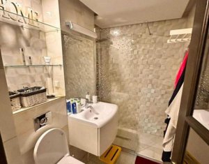 Apartament 4 camere decomandate, 2 balcoane, etaj unu, zona Agricultorilor