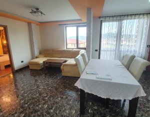 Apartament cu 3 camere, zona Sesul de Sus