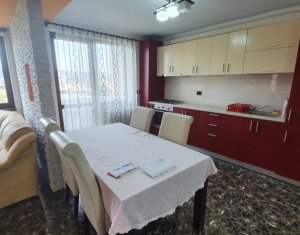 Apartament cu 3 camere, zona Sesul de Sus