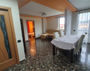 Apartament cu 3 camere, zona Sesul de Sus