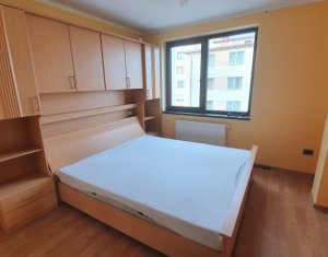 Apartament cu 3 camere, zona Sesul de Sus