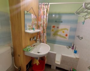 Apartament 4 camere + balcon | Zonă verde și liniștită | Ideal pentru familii 