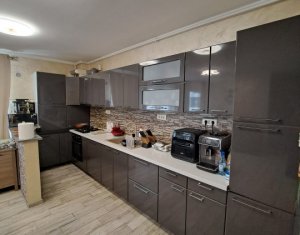 Lakás 4 szobák eladó on Floresti
