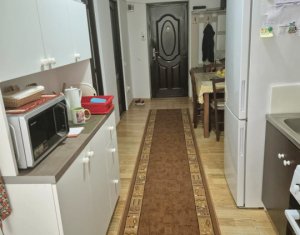 Apartament cu doua camere, balcon inchis, Floresti 