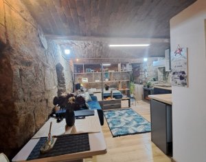Apartament cu o camera, parcare inclusa + curte comuna