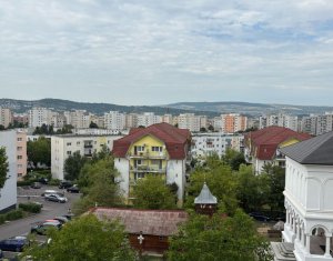 Apartament 3 camere, decomandat si luminos, panorama frumoasa !
